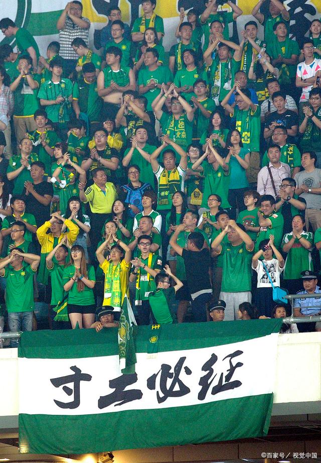 康宁汉姆半场爆发，高效输出助力球队胜利（康宁汉姆半场发威，高效发挥助球队取胜）