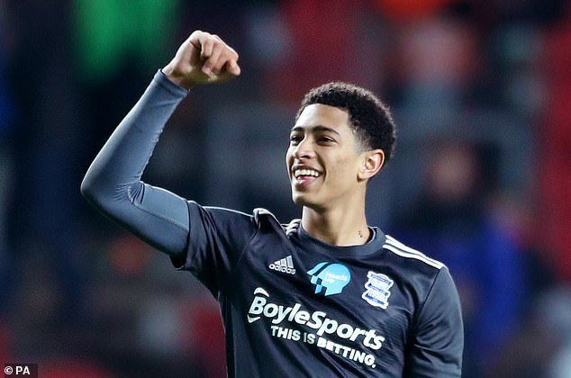 解析圣地亚哥教士的农场深度与引援平衡