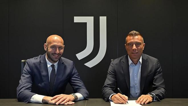 2015年：由于“盗取资料”指控，MLB调查红雀队对太空人数据库的入侵。